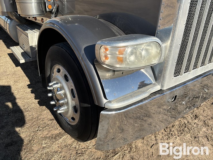 2010-peterbilt-389-image-15