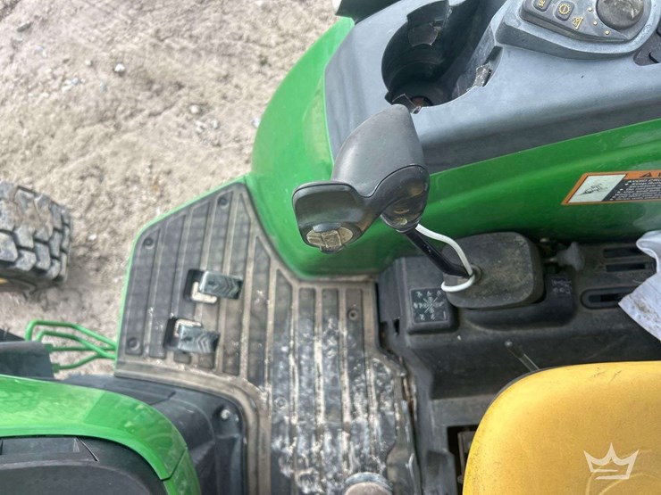 2016-john-deere-4044r-42hp-4wd-utility-tractor-image-14