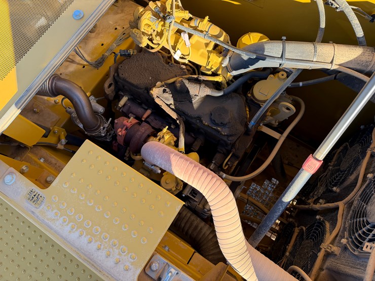 caterpillar-320-image-38