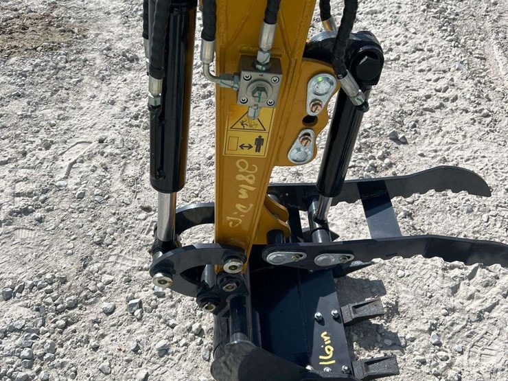 2025-cfg-industrial-qk18r-mini-excavator-image-19