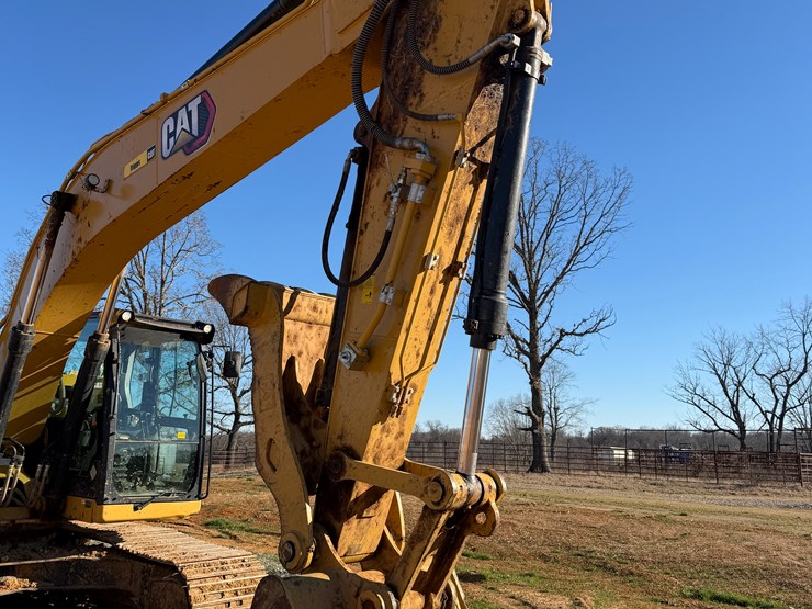 caterpillar-320-image-14