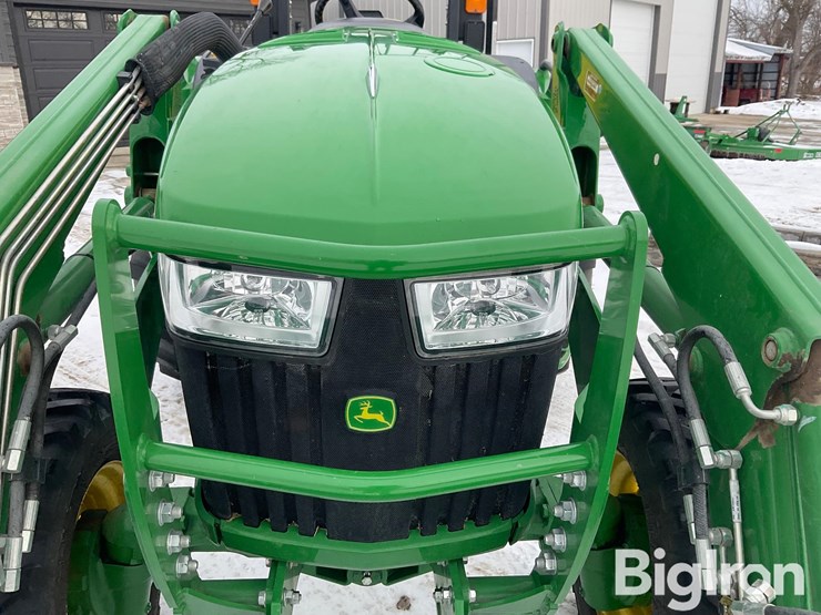 john-deere-4044m-image-13