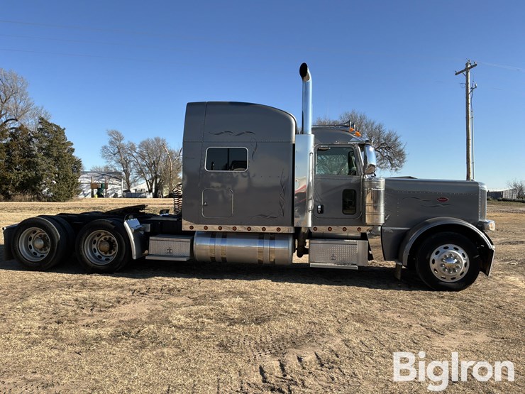 2010-peterbilt-389-image-4