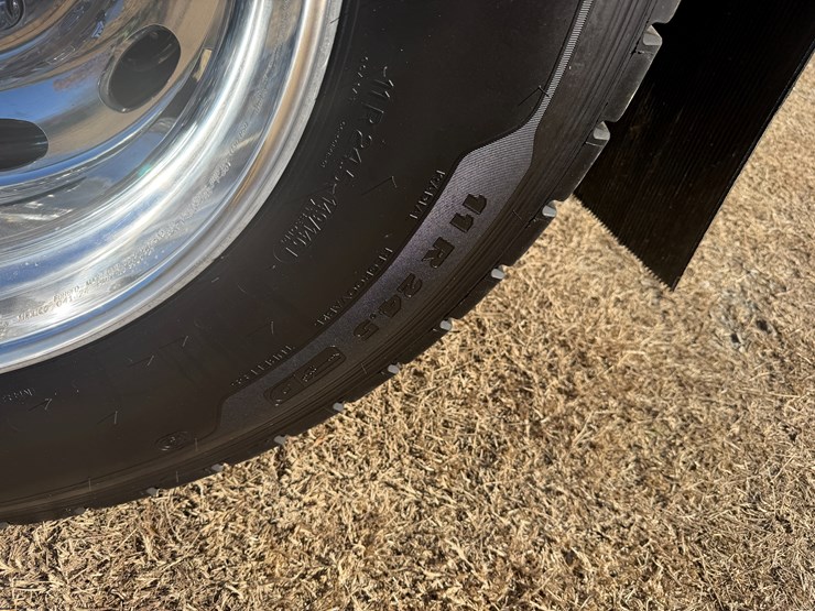 peterbilt-589-image-6