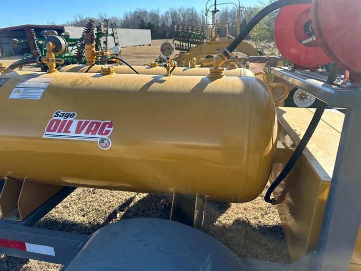 #35579-•-2015-sage-oil-vac-8'-s/a-lube-trailer-vin:-1z9bu317fa092026-image-16