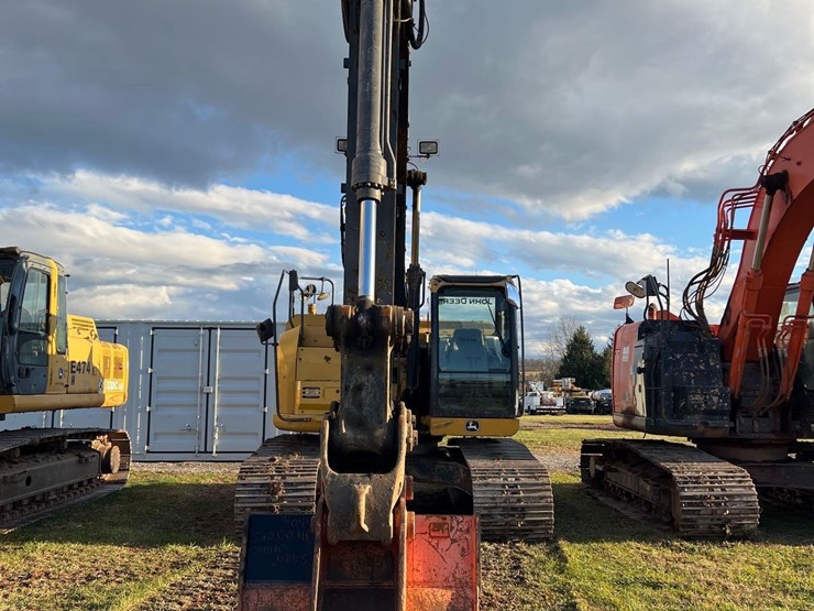 deere-245g-lc-image-2