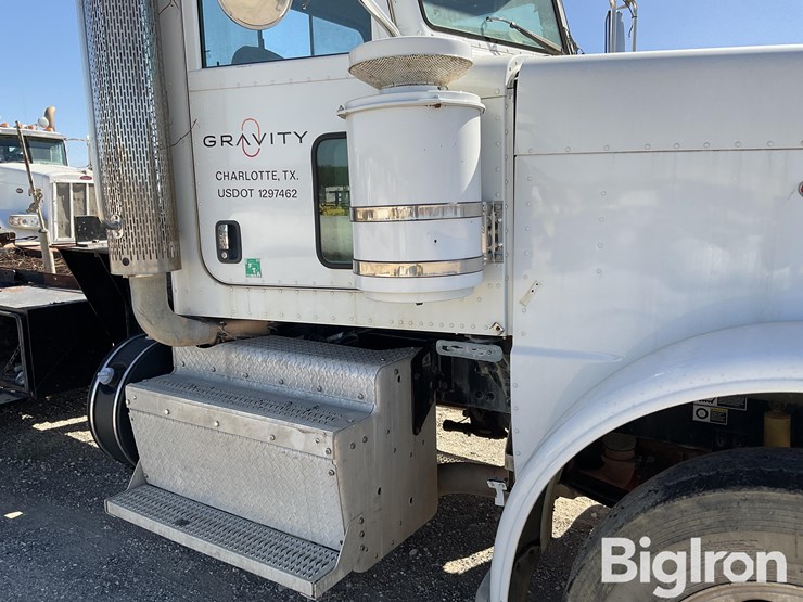 2014-peterbilt-388-image-14