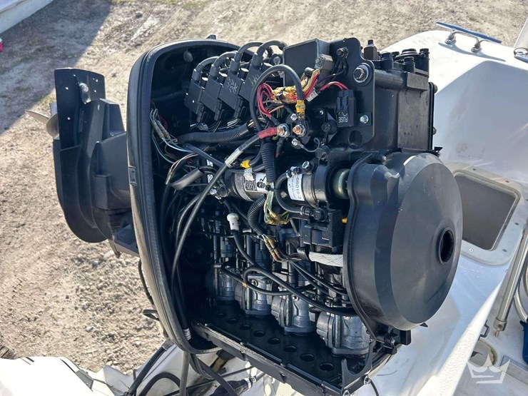 1990-bayliner-19ft-trophy-center-console-boat-w/-s/a-20ft-boat-trailer-image-6