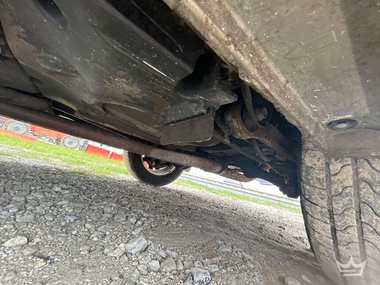 2001-subaru-outback-awd-suv-image-17