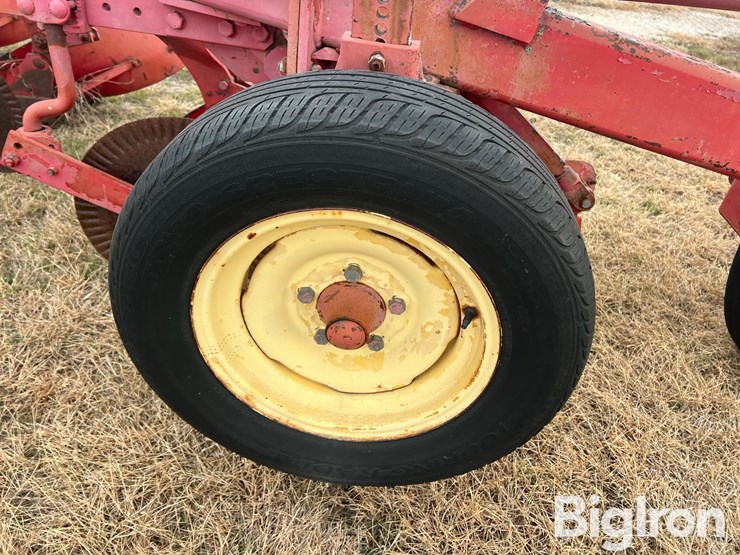 massey-ferguson-880-image-18