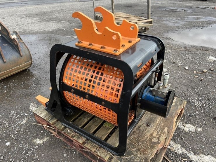 22"-rock-screening-bucket-w/2-screens-image-4