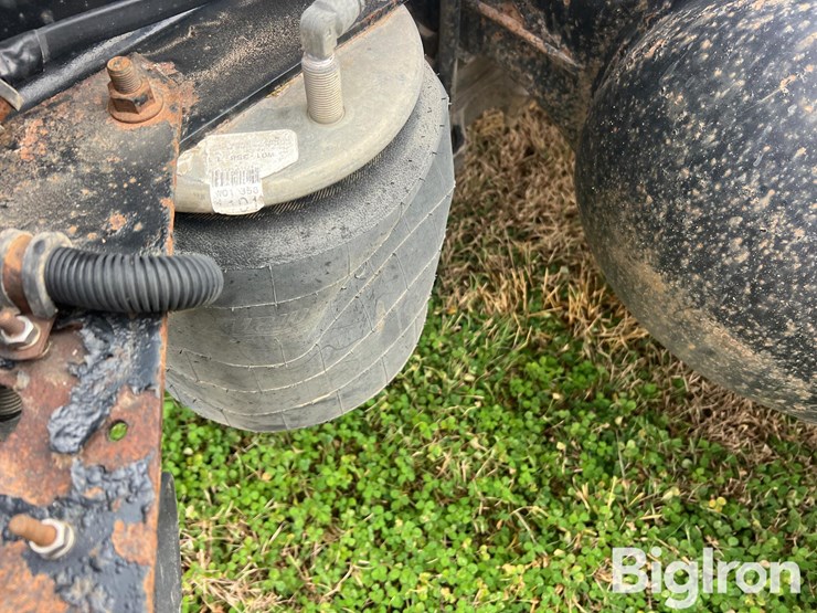 2006-international-9400i-t/a-truck-tractor-image-12