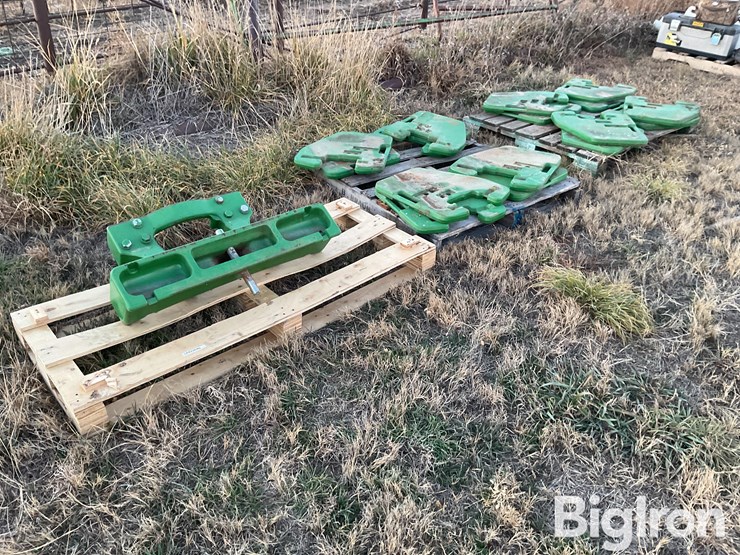 john-deere-suitcase-weights-&-bracket-image-3