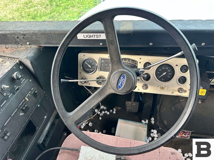 1988-ford-b700-image-41