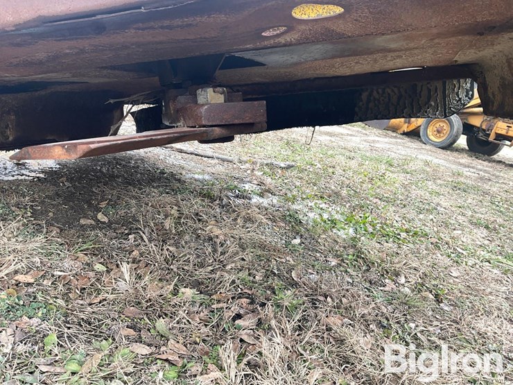 new-holland-ts100-image-12