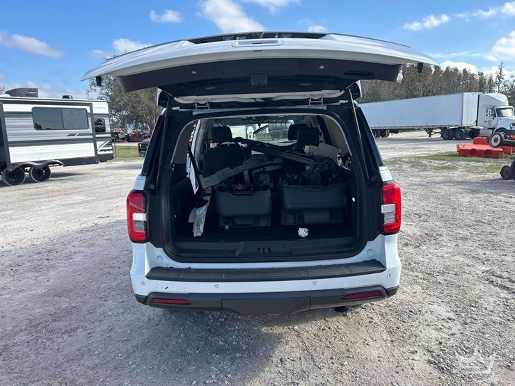 2023-ford-expedition-image-21