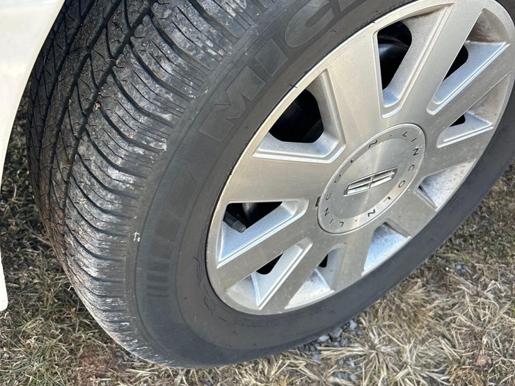 2003-lincoln-town-car-limo-image-9