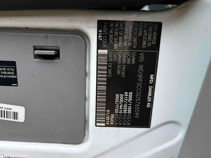 2013-mercedes-benz-bucket-truck-image-21