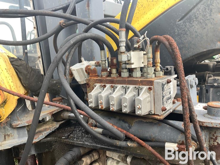 new-holland-ts100-image-9