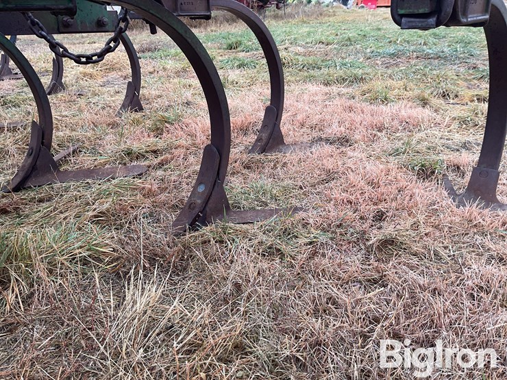 john-deere-field-cultivator-image-12