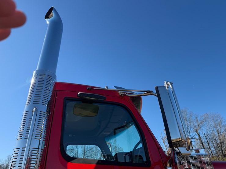 peterbilt-589-image-41