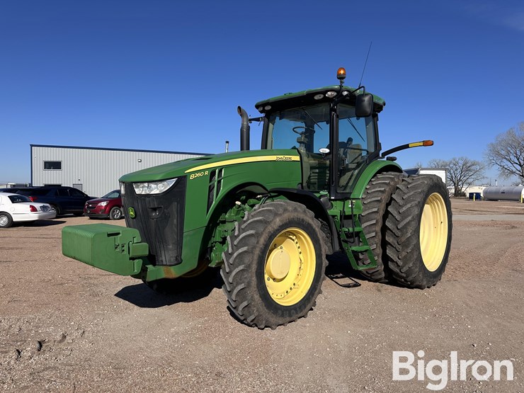 john-deere-8260r-image-1