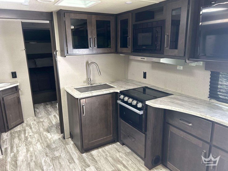 2022-transcend-xplor-245rl-30ft.-t/a-travel-trailer-image-10