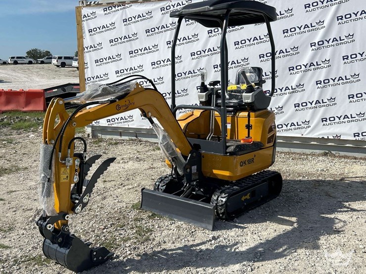 2025-cfg-industrial-qk18r-mini-excavator-image-1