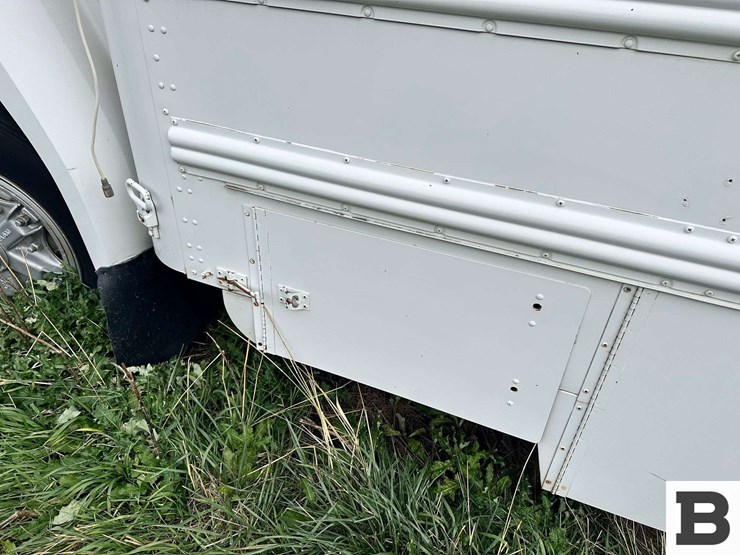 1988-ford-b700-image-12