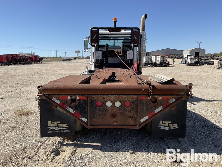 peterbilt-388-image-6