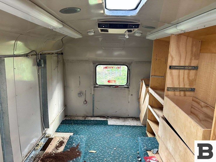 1988-ford-b700-image-26