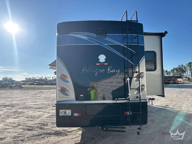 2008-freightliner-allegro-bay-class-a-motorhome-image-40