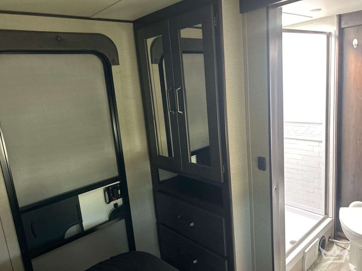 2022-transcend-xplor-245rl-30ft.-t/a-travel-trailer-image-18