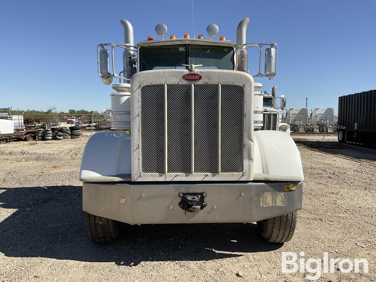 2014-peterbilt-388-image-2