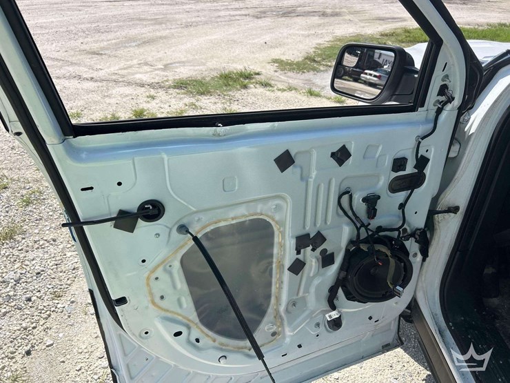 2017-ford-explorer-image-13