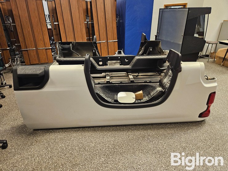 2022-chevrolet-2500-image-8