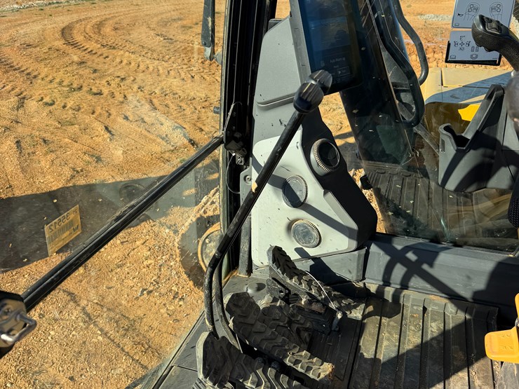 caterpillar-320-image-44