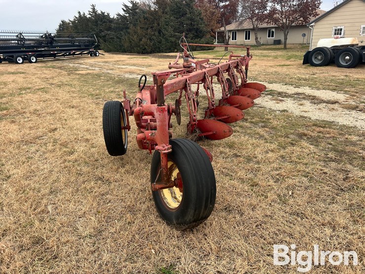 massey-ferguson-880-image-6