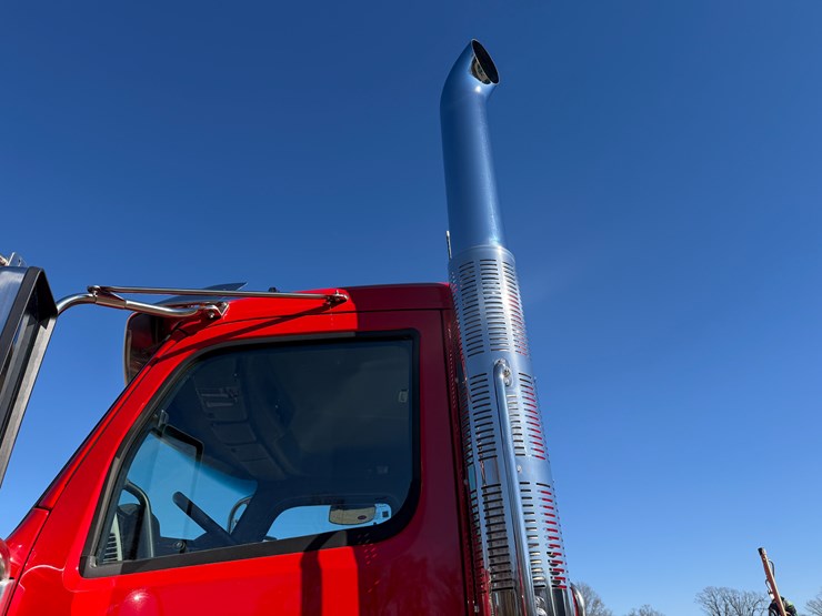 peterbilt-589-image-26