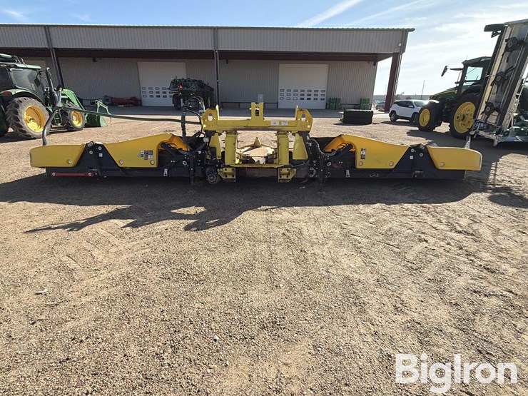 2024-john-deere-772-image-6