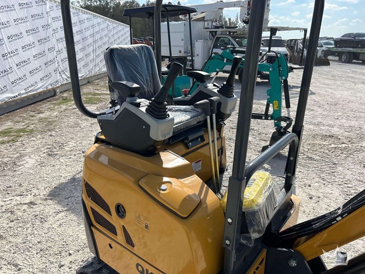 2025-cfg-industrial-qk18r-mini-excavator-image-10