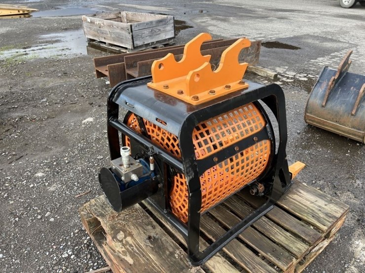 22"-rock-screening-bucket-w/2-screens-image-3