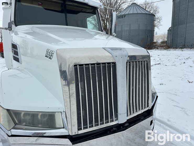 2016-western-star-5700xe-image-19