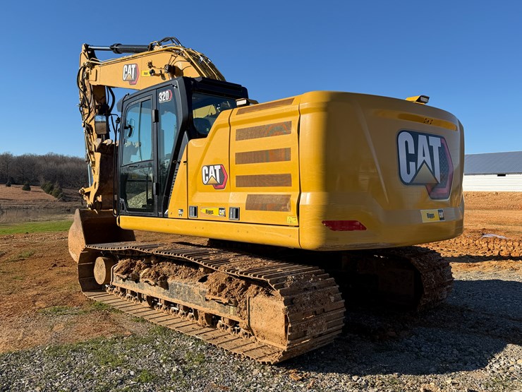 caterpillar-320-image-4