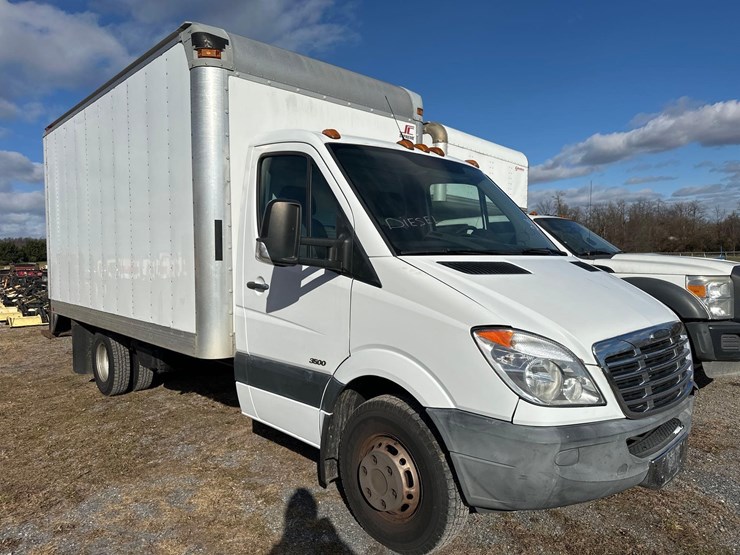 2012-frieghtliner-3500-box-truck-image-3