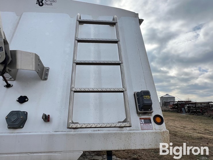 2011-neville-trailer-image-12