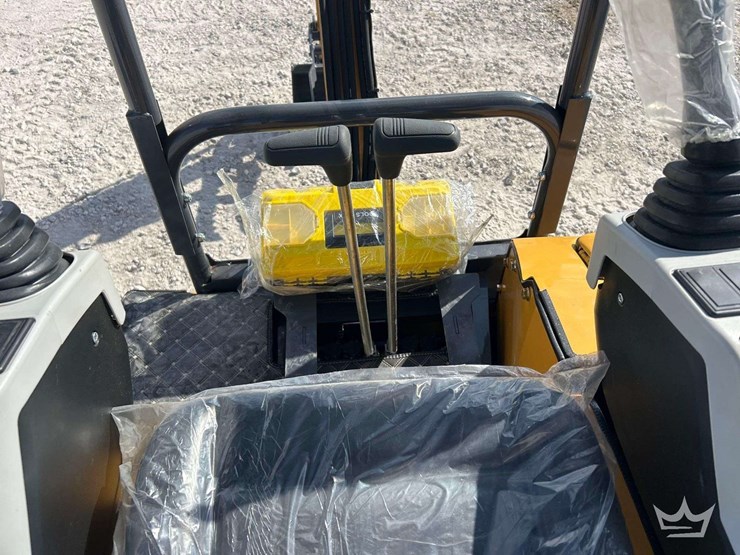 2025-cfg-industrial-qk18r-mini-excavator-image-12