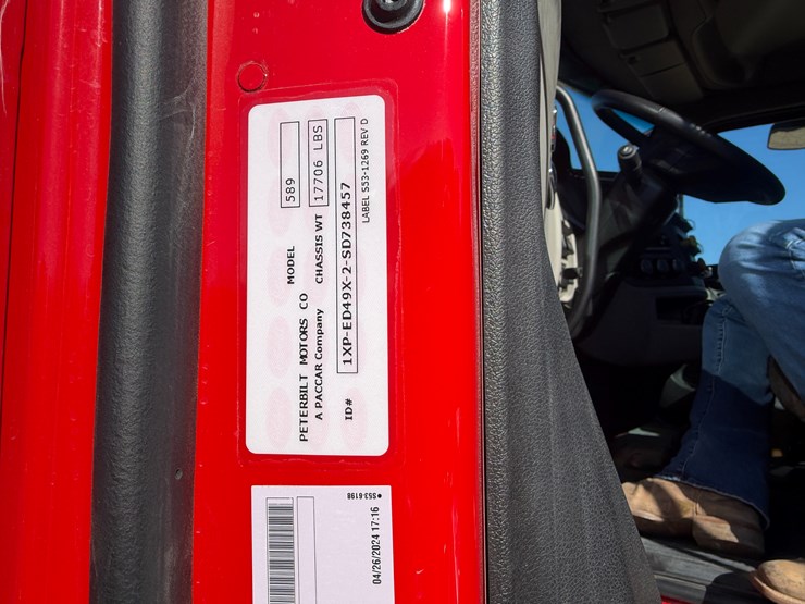 peterbilt-589-image-93