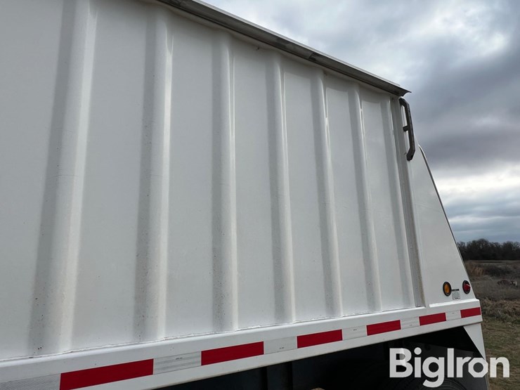 2011-neville-trailer-image-17