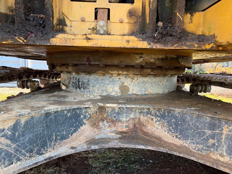 deere-245g-lc-image-10